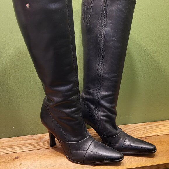 The Dominators - Picture 2 of 2